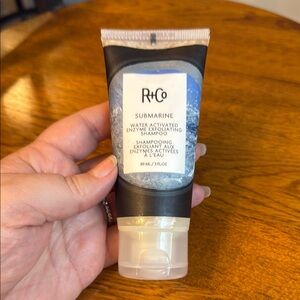 R+Co Submarine - Exfoliating Shampoo